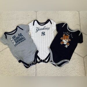 Baby NY Yankees Fan Onesie Set - 24 months